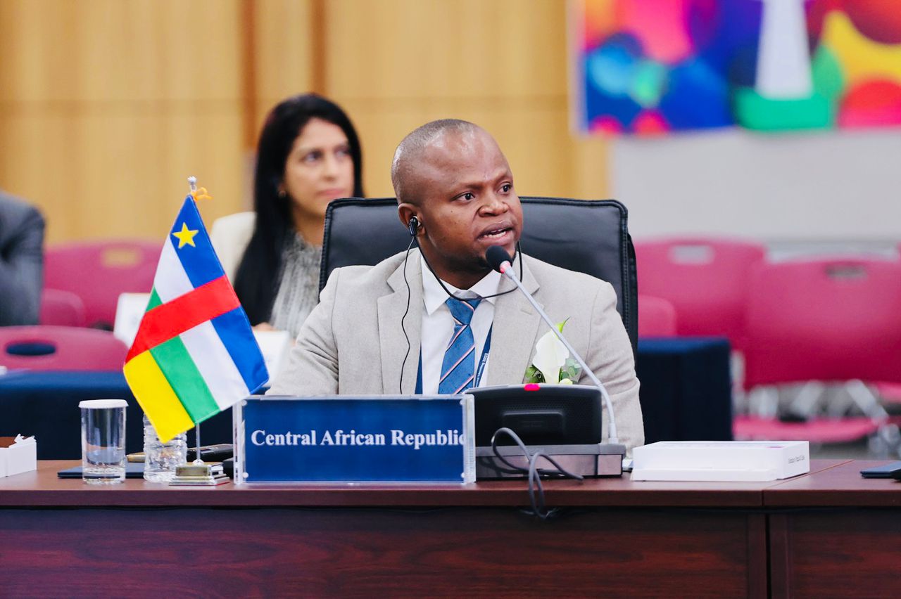 Karl Yoki-Donzia représentant la République centrafricaine lors d’une réunion internationale